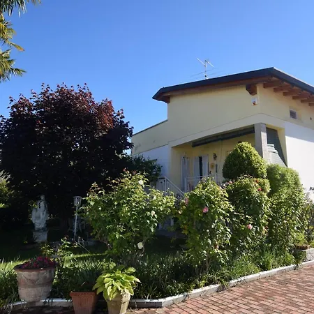 Le Fate Dimora Di Charme Con Piscina Vakantiehuis Lazise